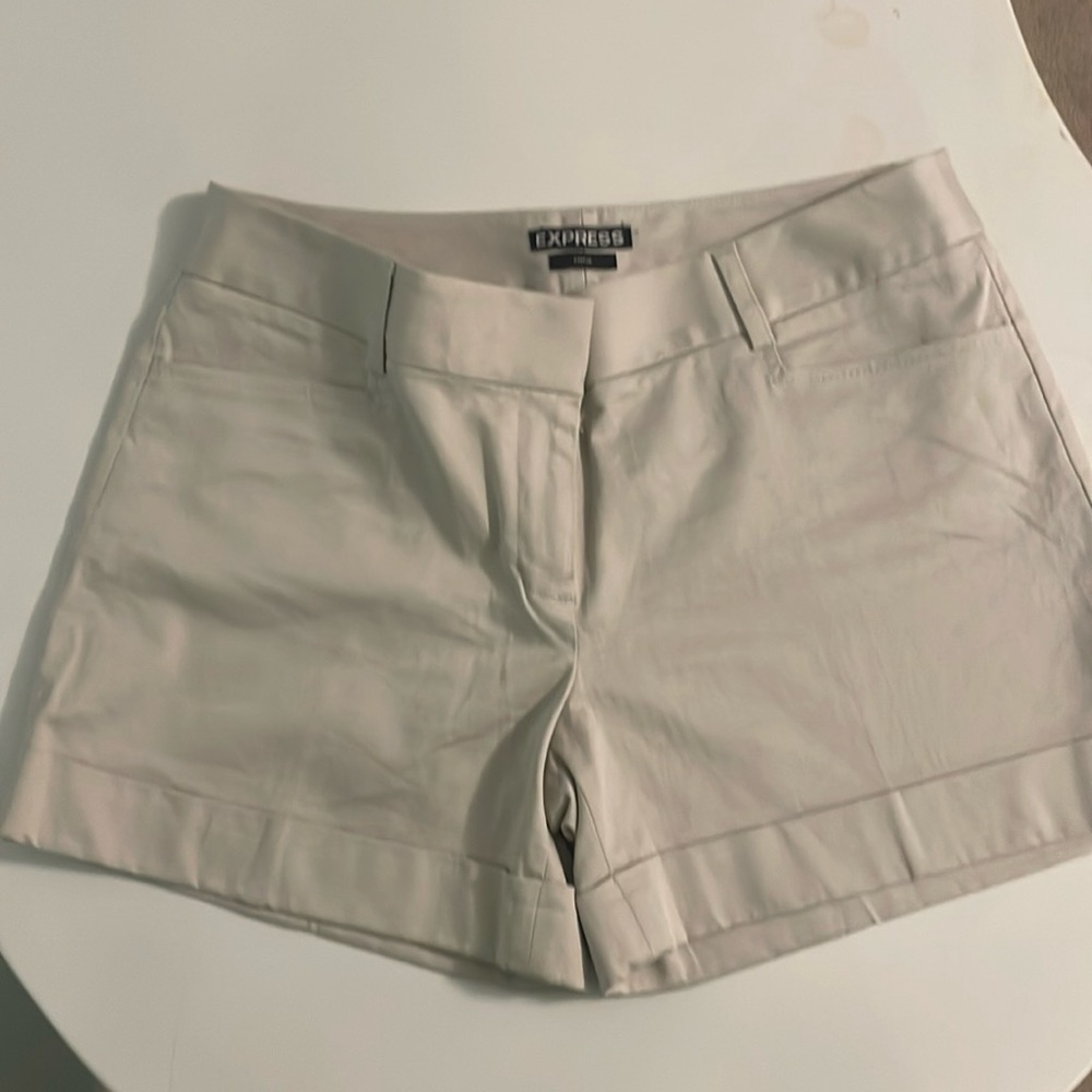Express size 4  Editor shorts - tan color